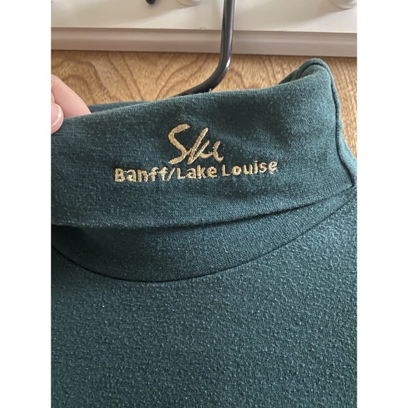 Vintage Banff Canada Travel Turtleneck Long Sleeve Embroidered Top Green M *READ - Picture 2 of 16